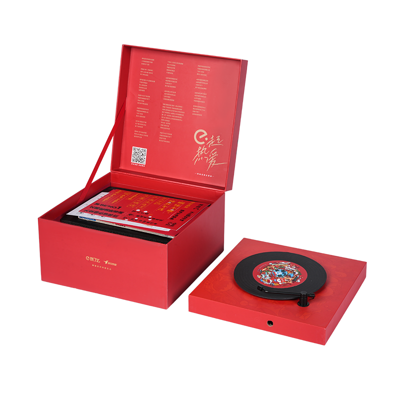 Жесткая вращающаяся музыкальная шкатулка в форме книги в праздничном стиле.