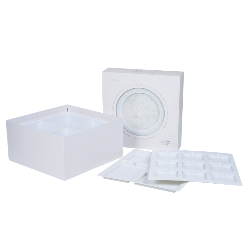 Жесткая вращающаяся музыкальная шкатулка в форме книги в праздничном стиле.