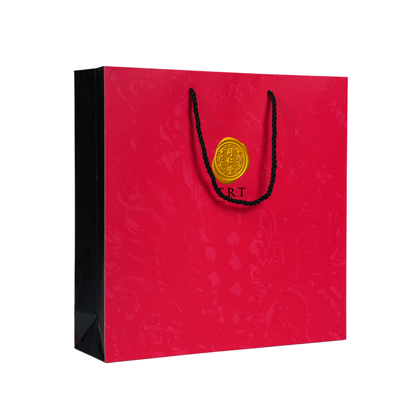 Вертикальная сумка из белого картона для переноски пищевых добавок.